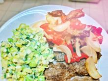 kluski kładzione konopne, pieczona sojowina, surowka z pora z czosnkiem niedżwiedzim