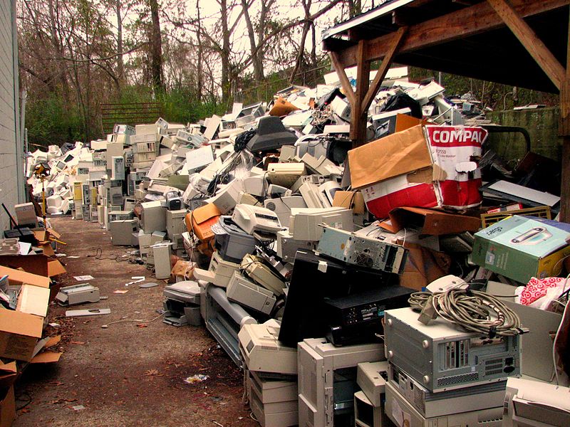 800px-Electronic_waste