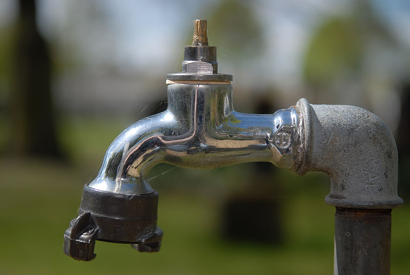 Faucet_at_cemetery_(aka)
